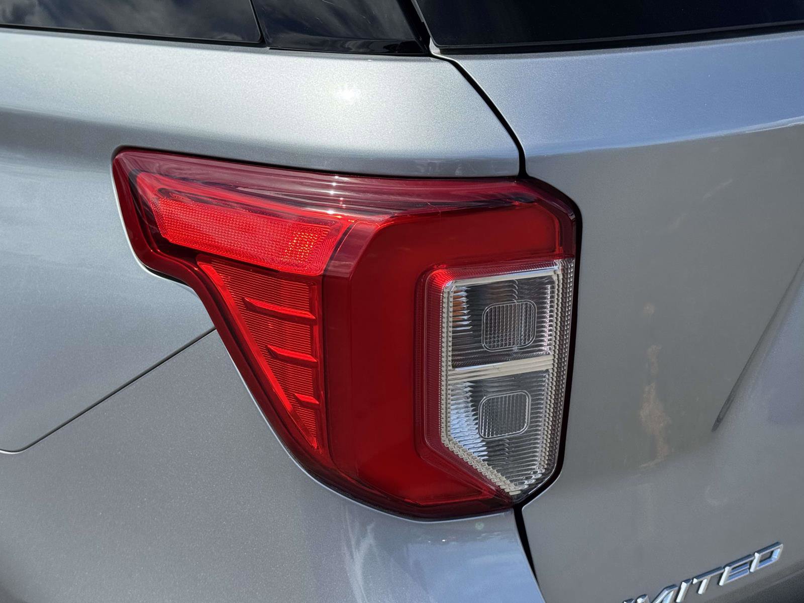 Used 2022 Ford Explorer Limited w/ Hybrid Equipment Group 310A image 8