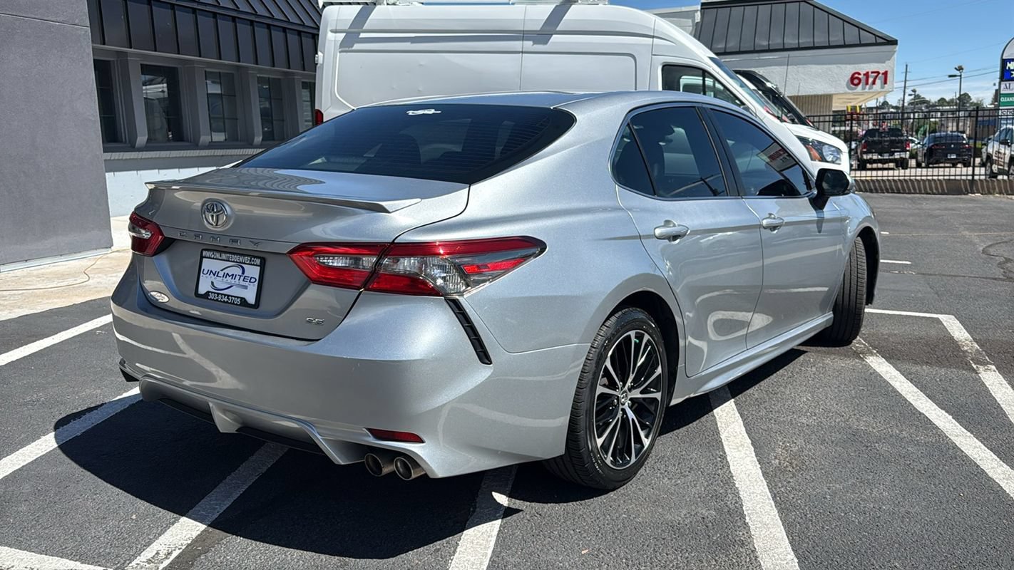 Used 2018 Toyota Camry SE w/ Convenience Package FWD image 3