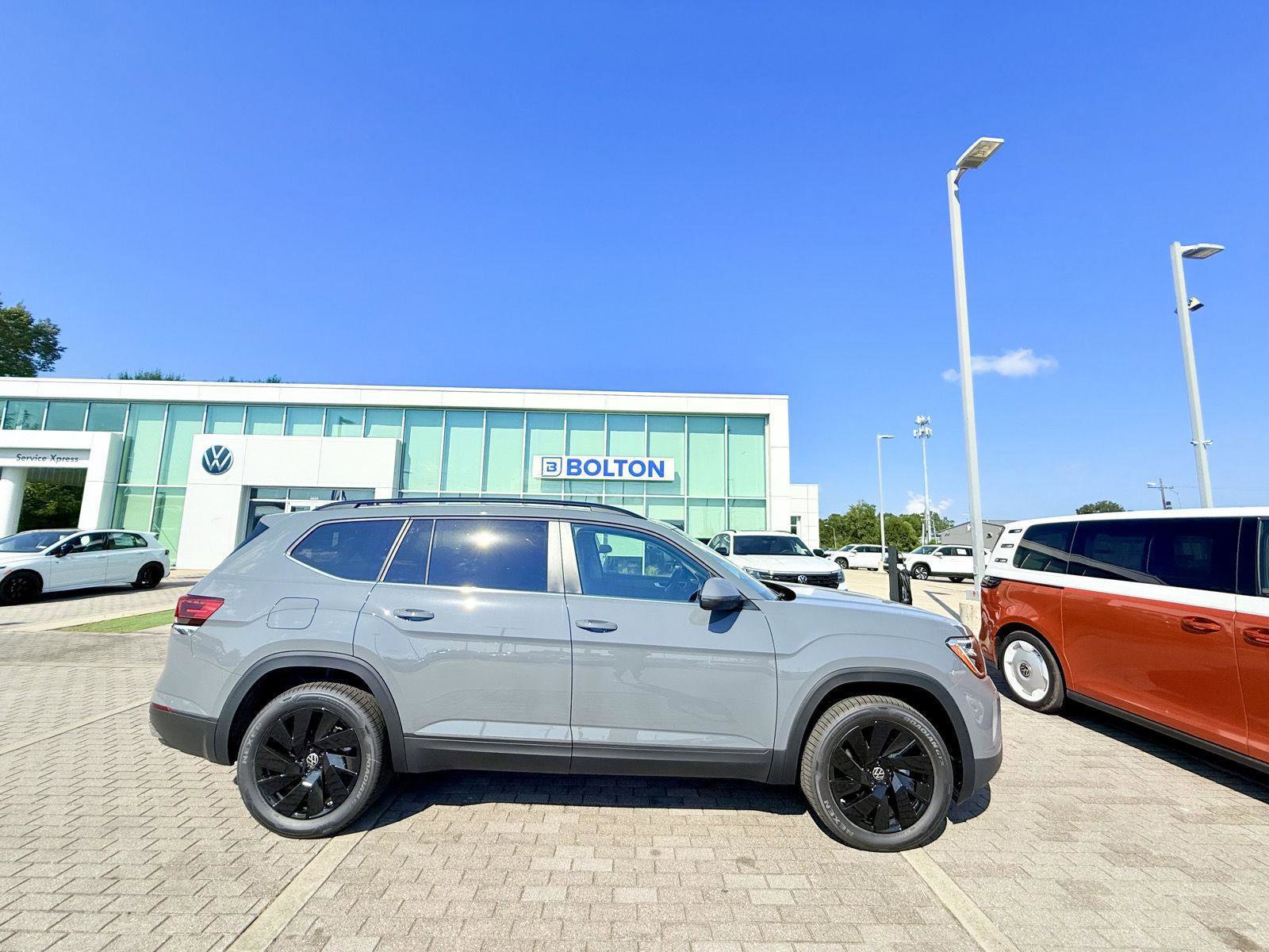 New 2026 Volkswagen Atlas SE image 2