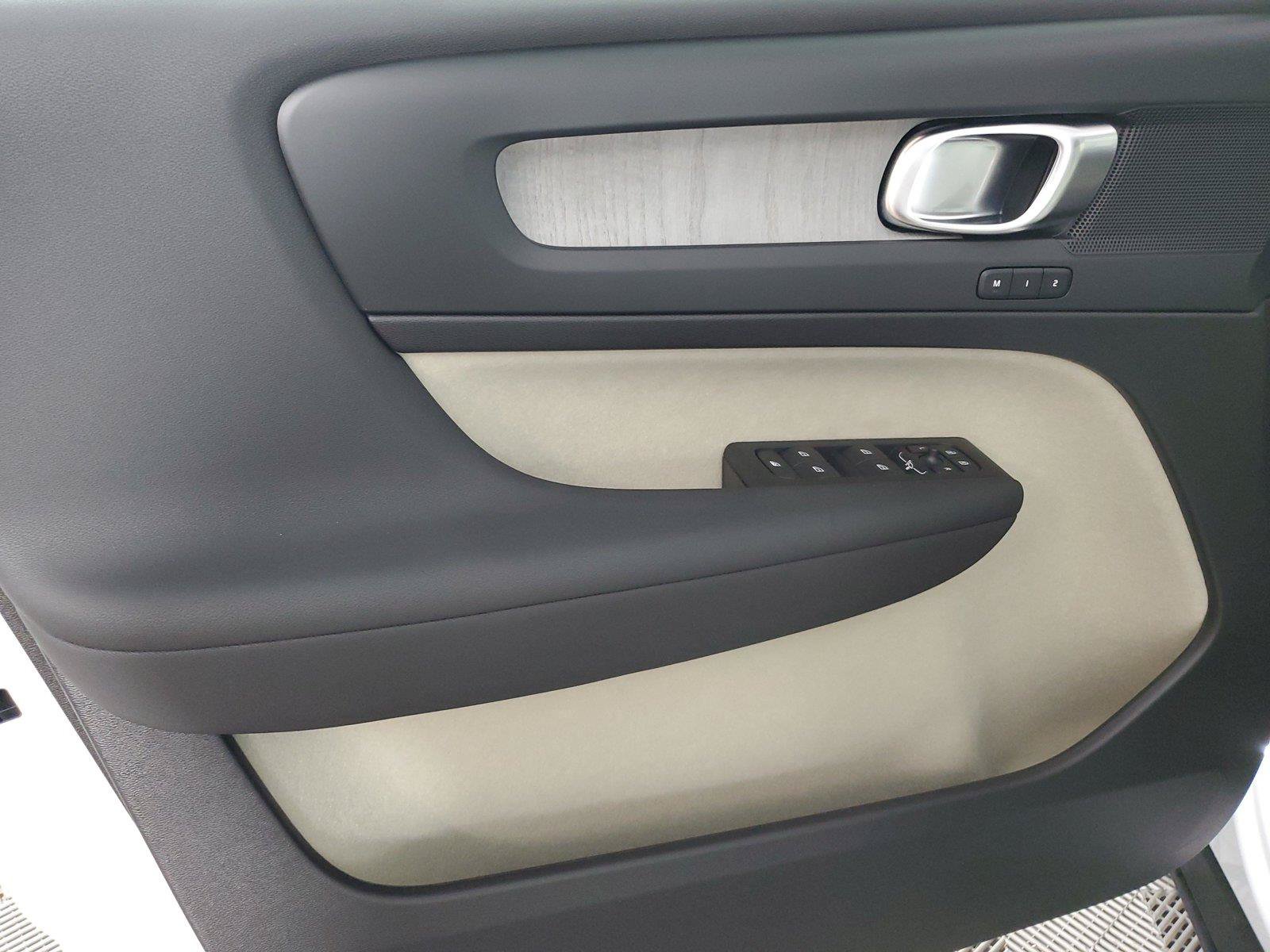 New 2026 Volvo XC40 B4 Plus w/ Protection Package Premier FWD image 19