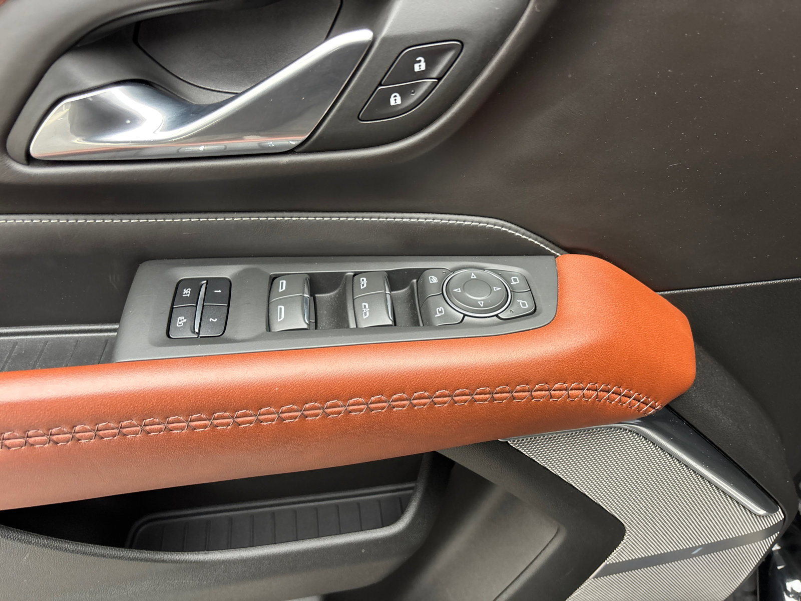 Used 2023 GMC Yukon Denali Ultimate image 13