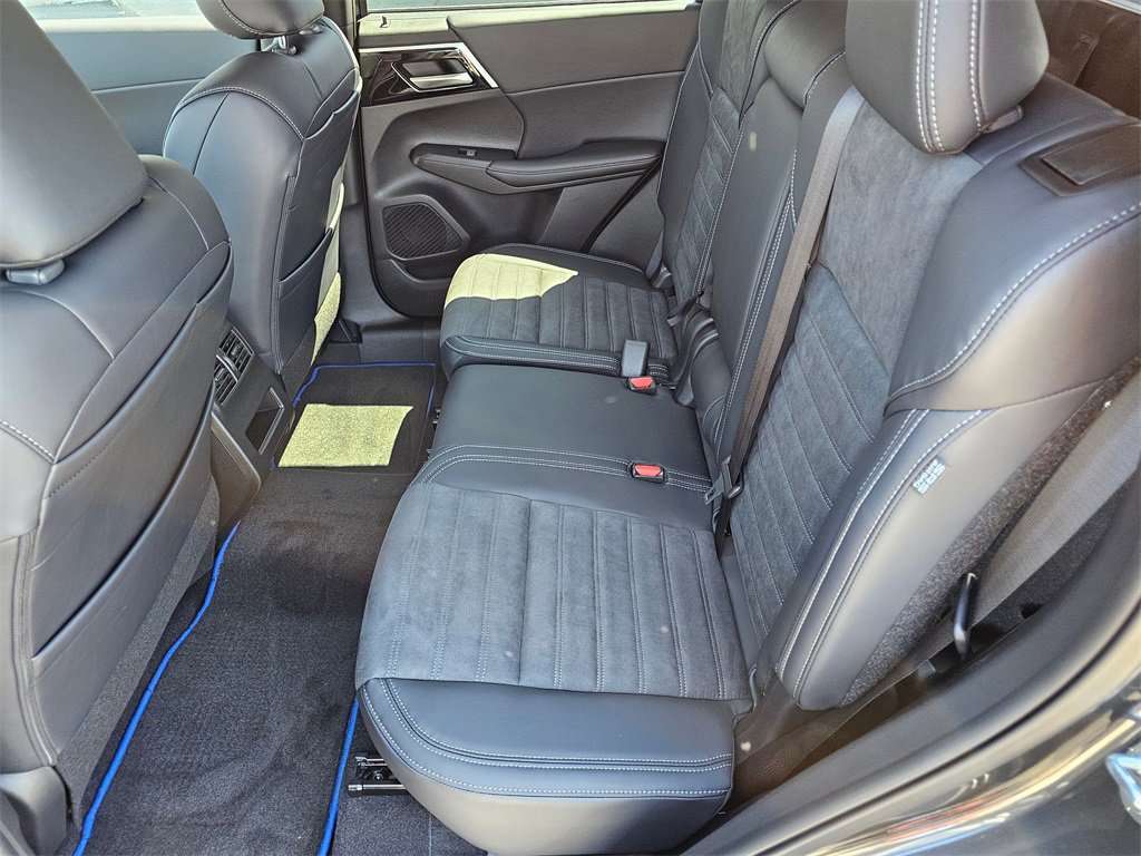 New 2025 Mitsubishi Outlander SE image 5