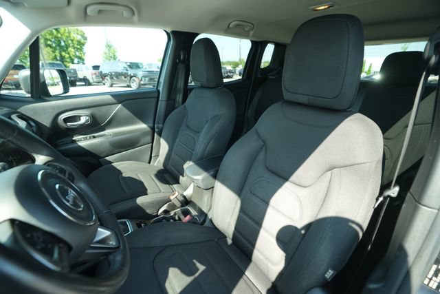 Used 2022 Jeep Renegade Latitude AWD/4WD image 39