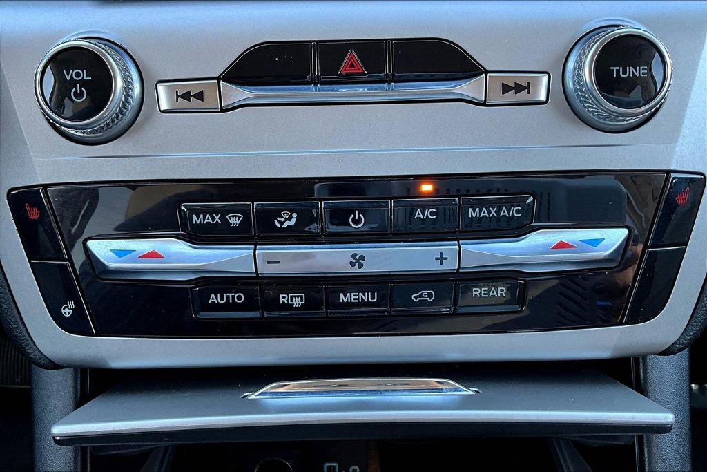 Used 2022 Ford Explorer XLT w/ Equipment Group 202A image 14