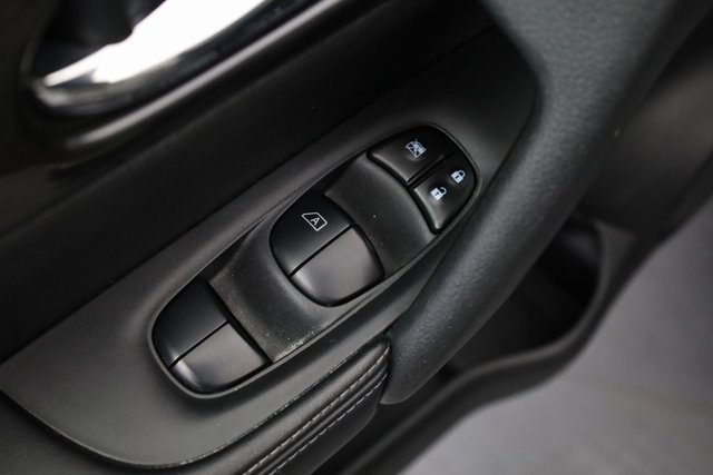 Used 2020 Nissan Rogue SV w/ Premium Package image 12