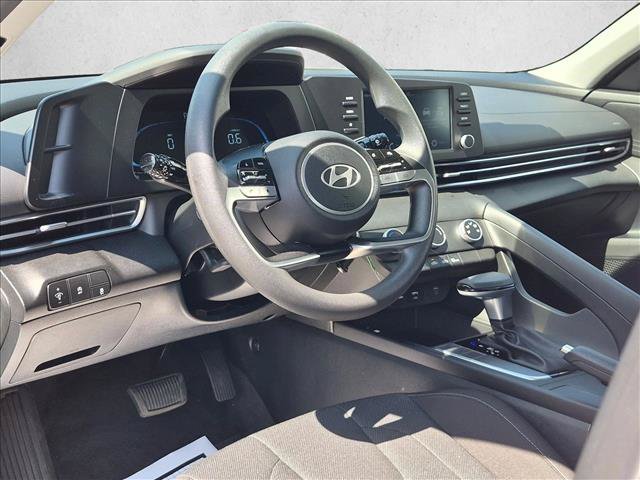 Used 2025 Hyundai Elantra SE FWD image 9