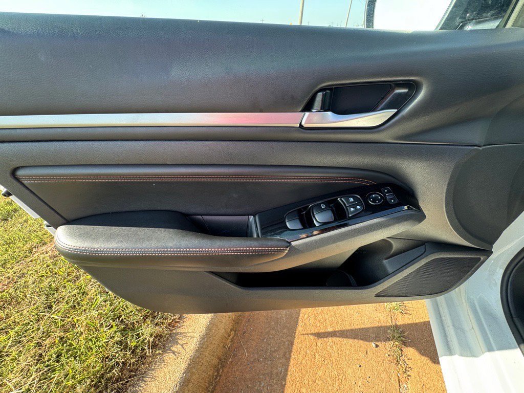 Used 2023 Nissan Altima 2.5 SR image 12