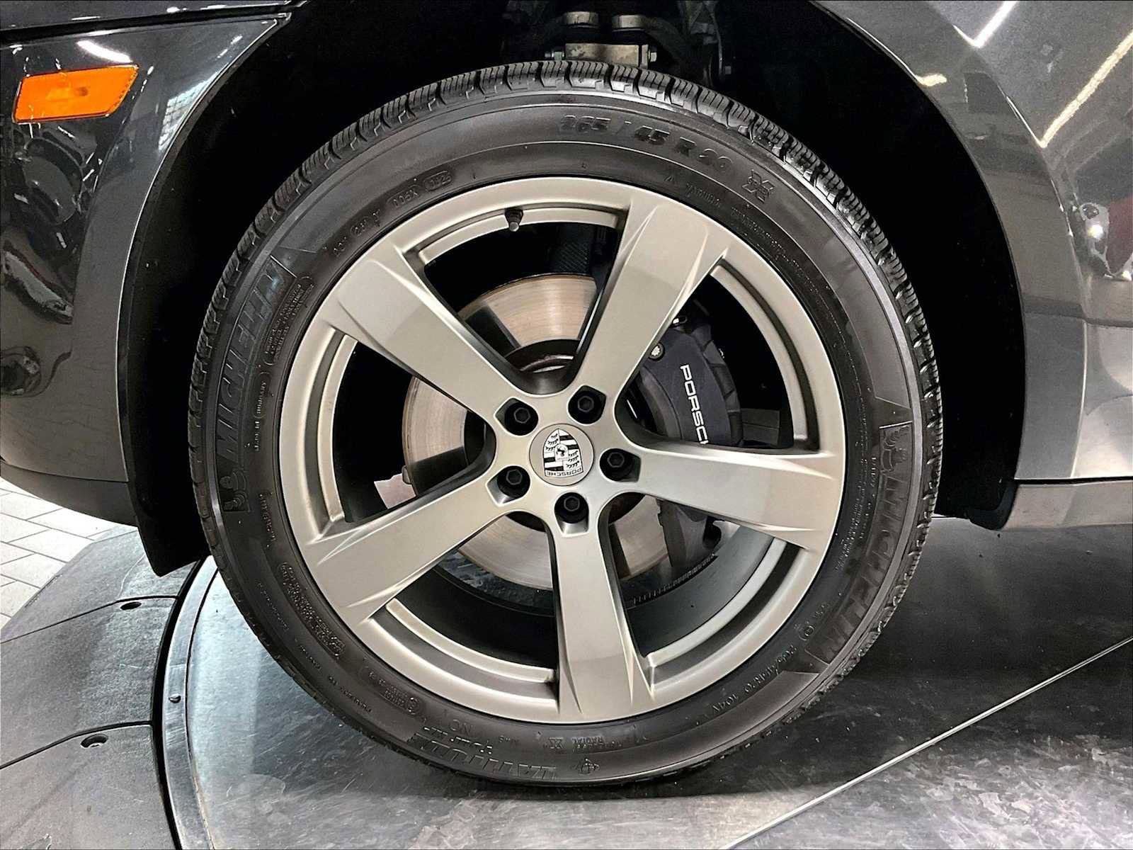 Used 2025 Porsche Macan image 14