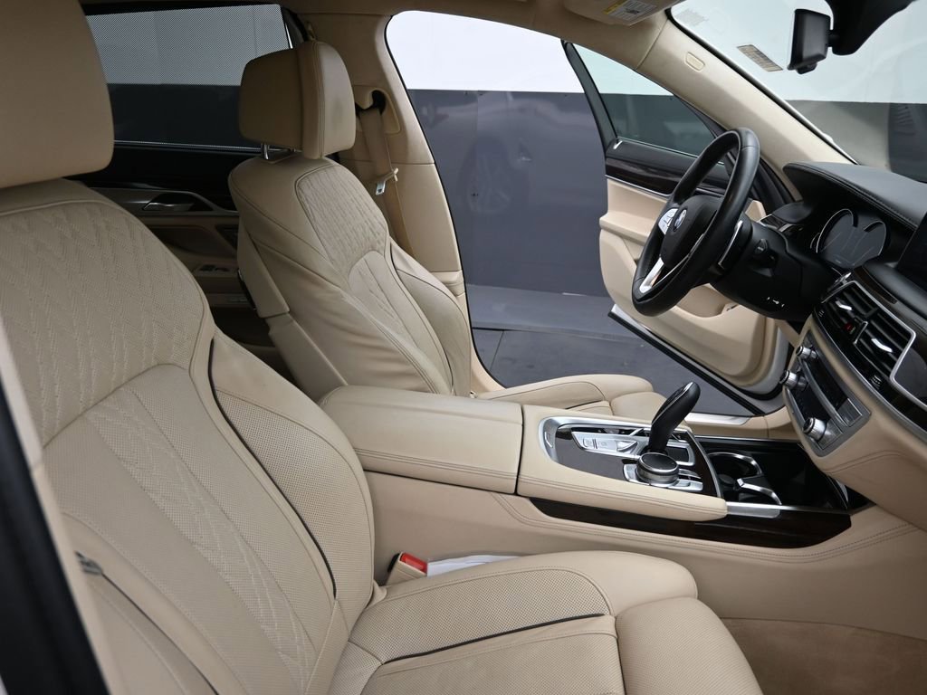 Used 2016 BMW 750i xDrive image 21