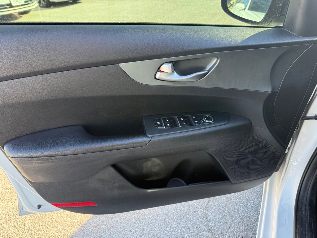 Used 2021 Kia Forte LXS FWD image 12