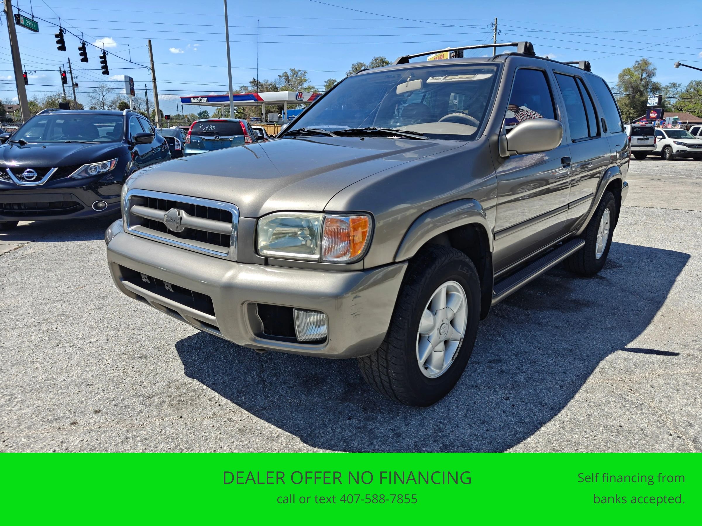 Used 2001 Nissan Pathfinder LE image 1