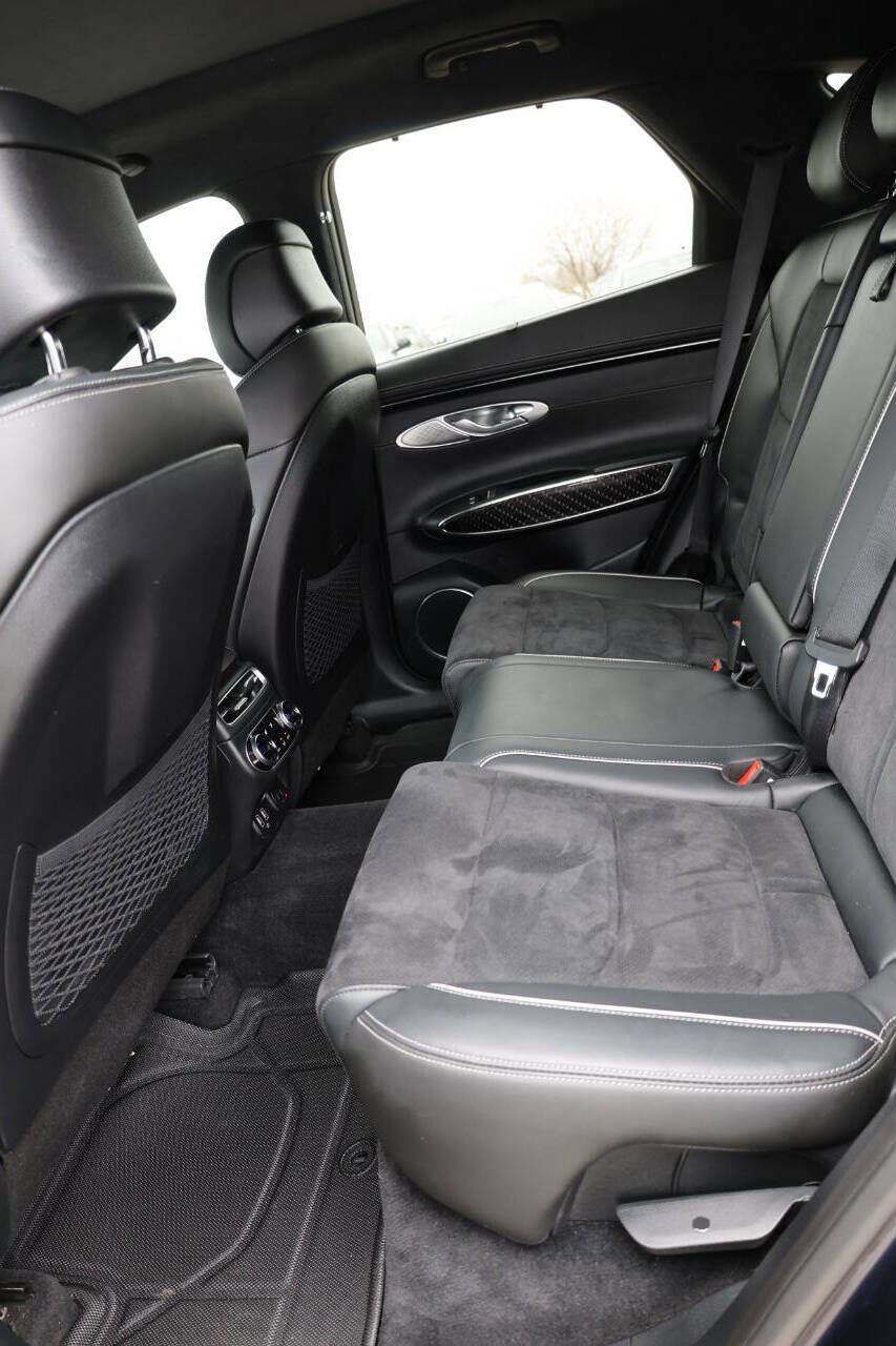 Used 2022 Genesis GV70 3.5T Sport w/ Sport Prestige Package image 17