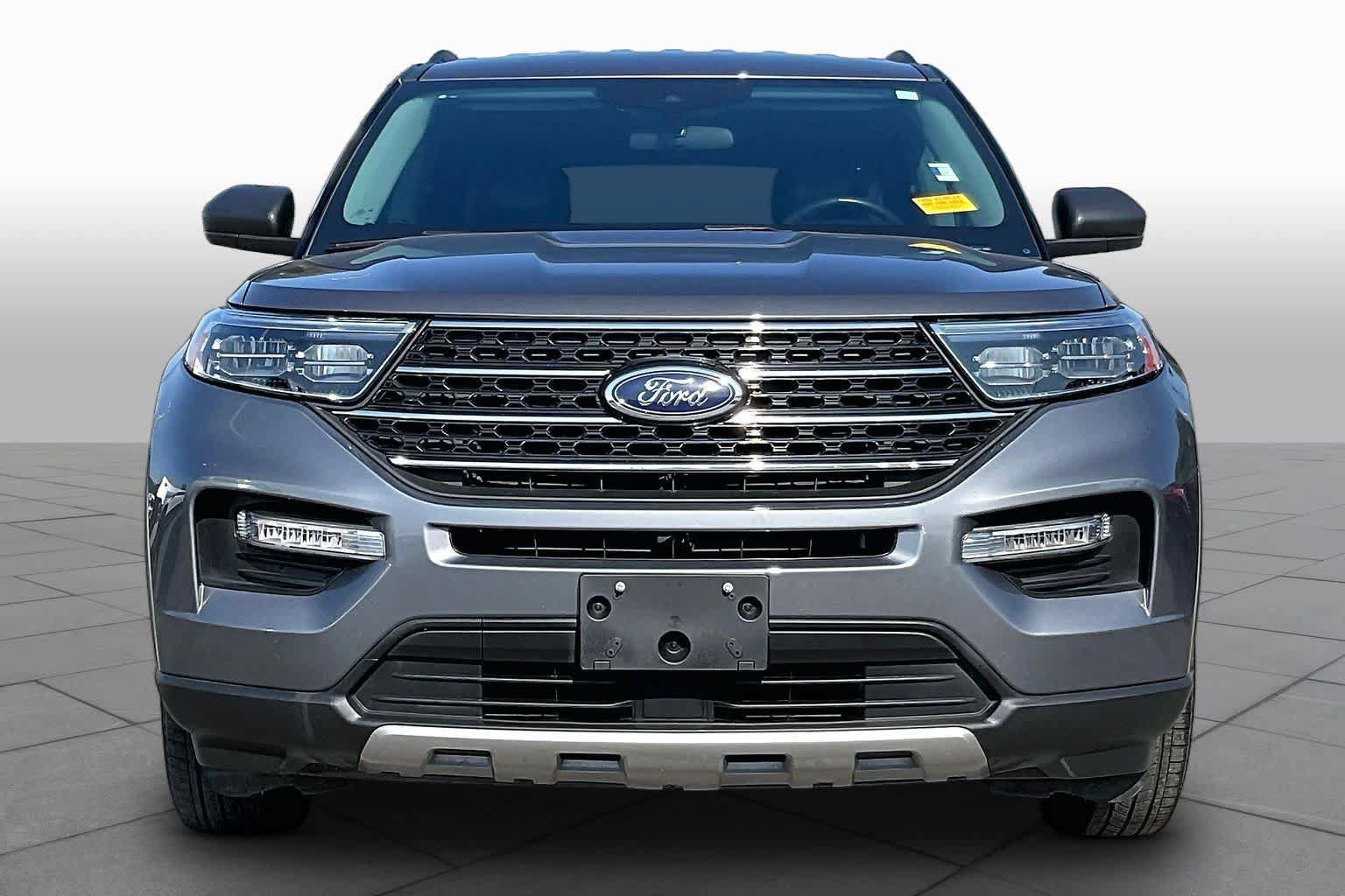 Used 2023 Ford Explorer XLT w/ Equipment Group 202A RWD image 4