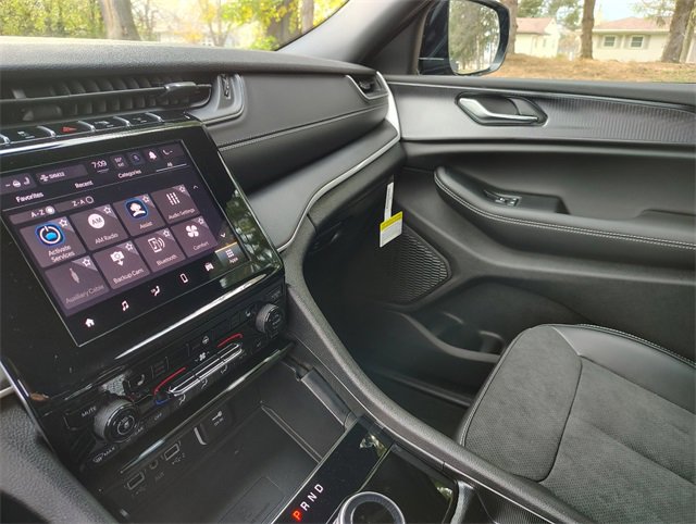 New 2025 Jeep Grand Cherokee Altitude image 29