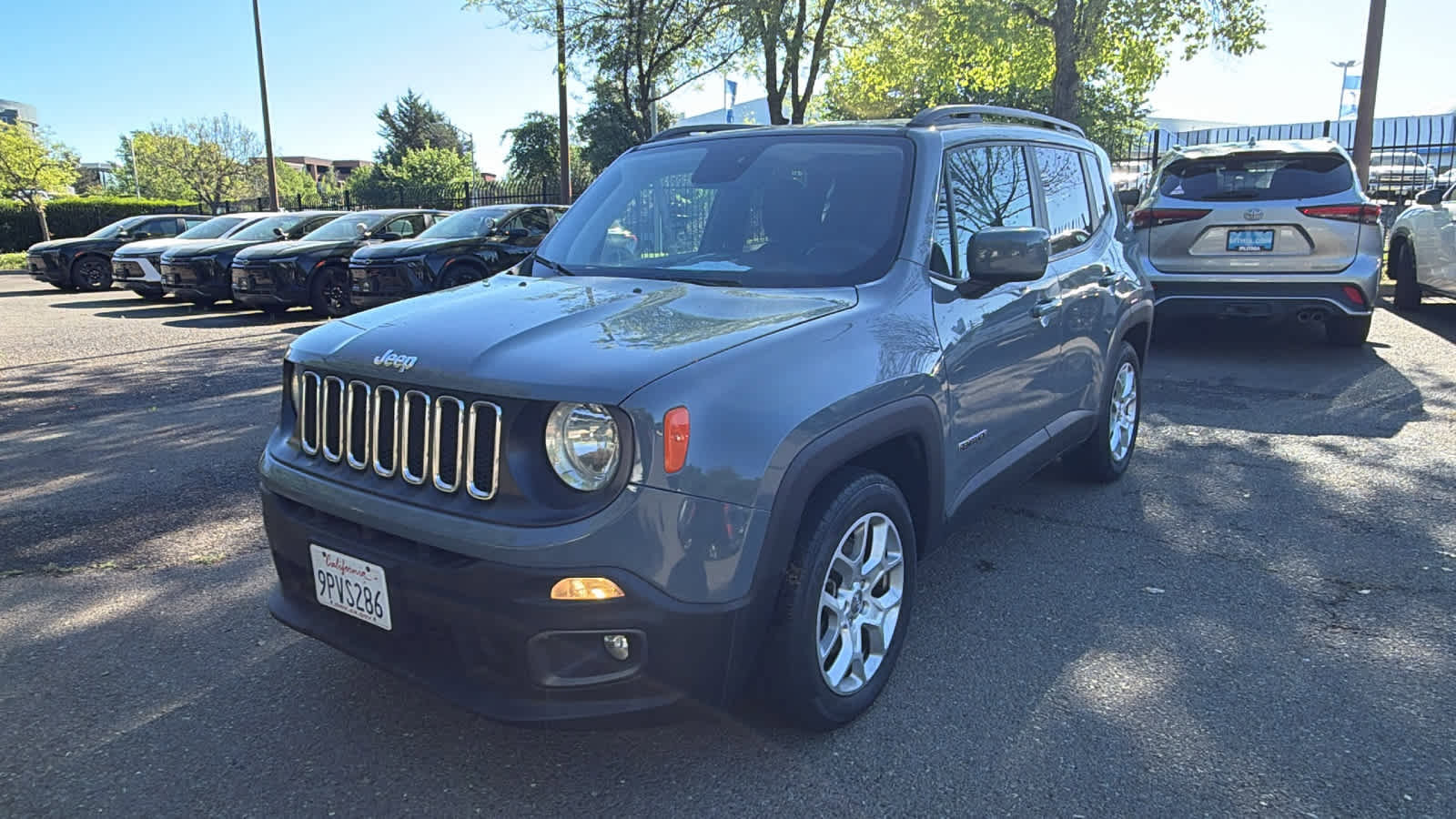 Used 2018 Jeep Renegade Latitude w/ UConnect 8.4 Nav Group image 1