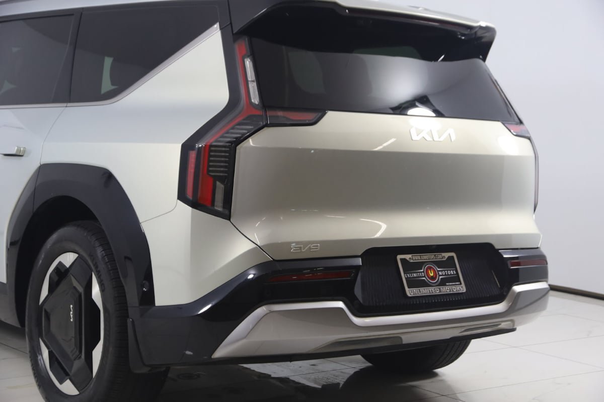 Used 2024 Kia EV9 Land AWD/4WD image 23