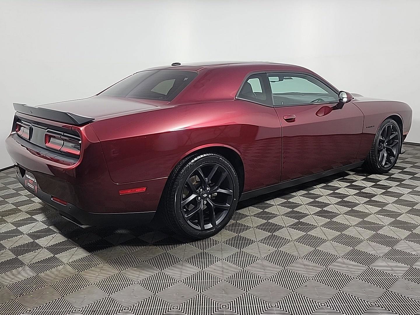 Used 2022 Dodge Challenger R/T w/ Driver Convenience Group RWD image 4