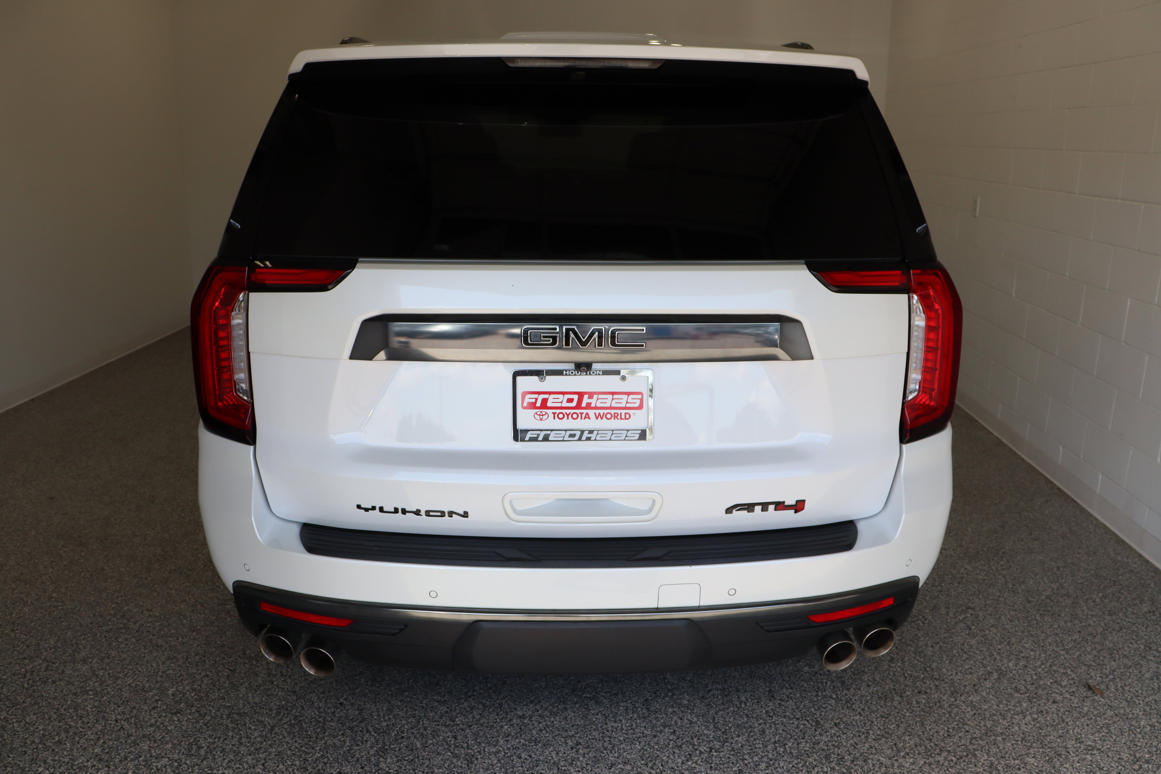 Used 2023 GMC Yukon XL AT4 w/ AT4 Premium Plus Package AWD/4WD image 8