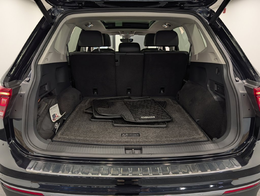 Used 2021 Volkswagen Tiguan SEL AWD/4WD image 29