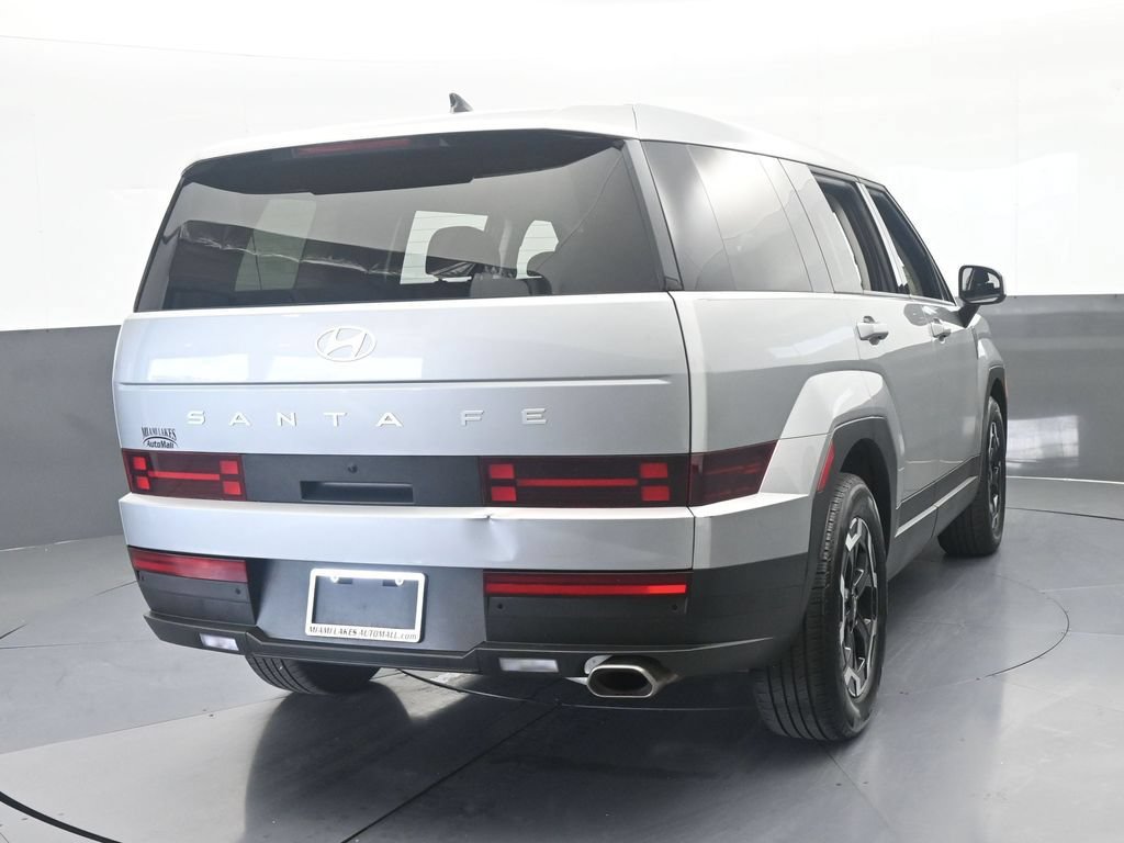 Used 2025 Hyundai Santa Fe SE FWD image 5
