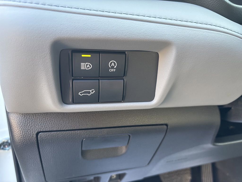 Used 2023 Toyota Highlander XLE image 16