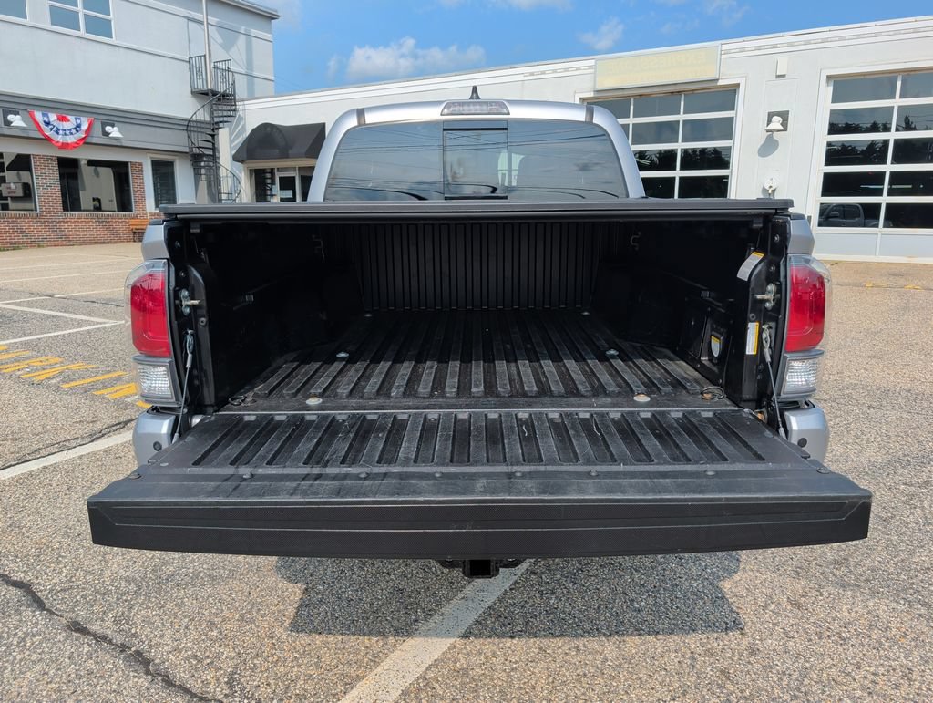 Used 2020 Toyota Tacoma TRD Off-Road w/ Technology Package AWD/4WD image 28