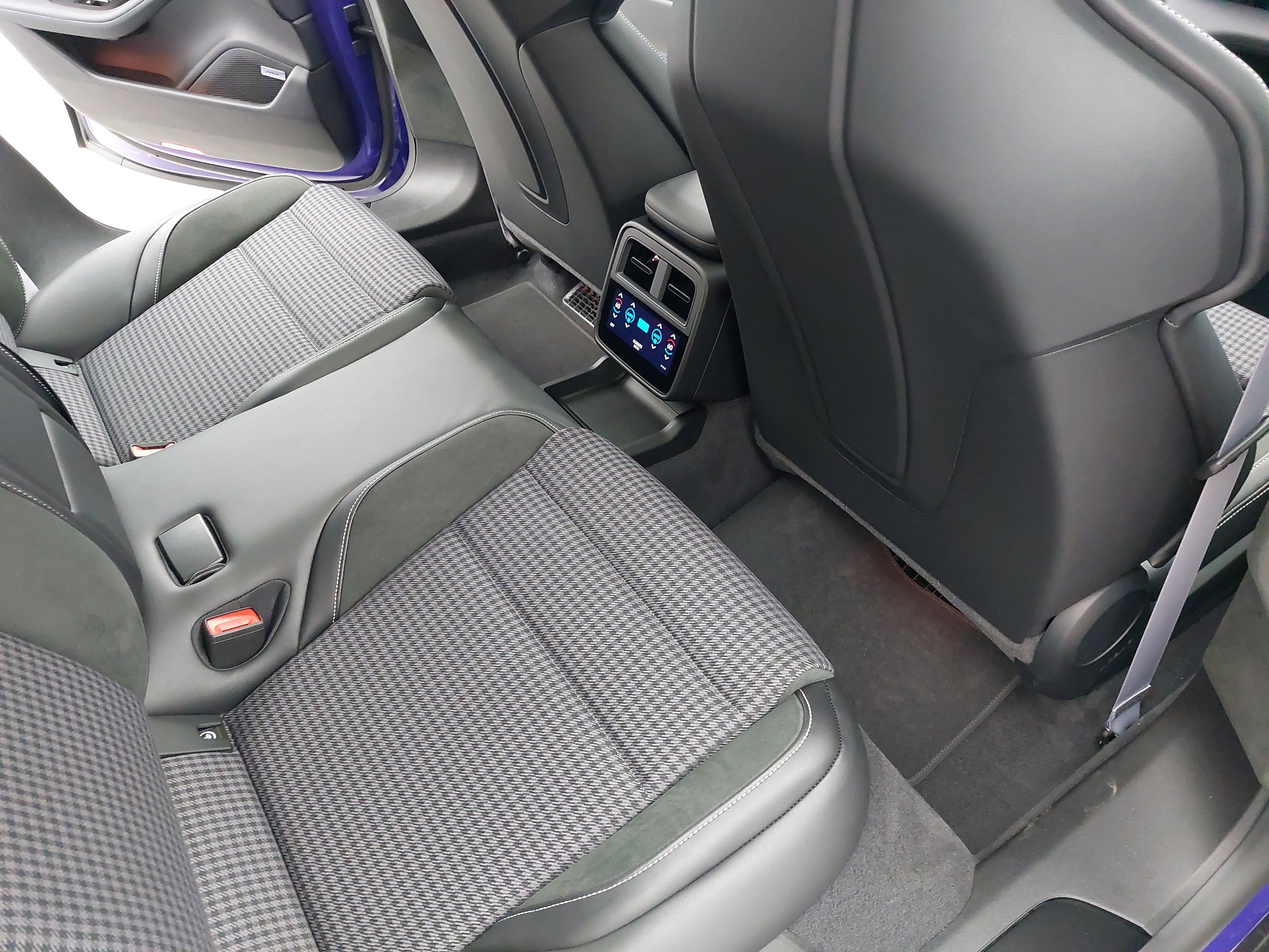 New 2025 Porsche Taycan GTS image 13