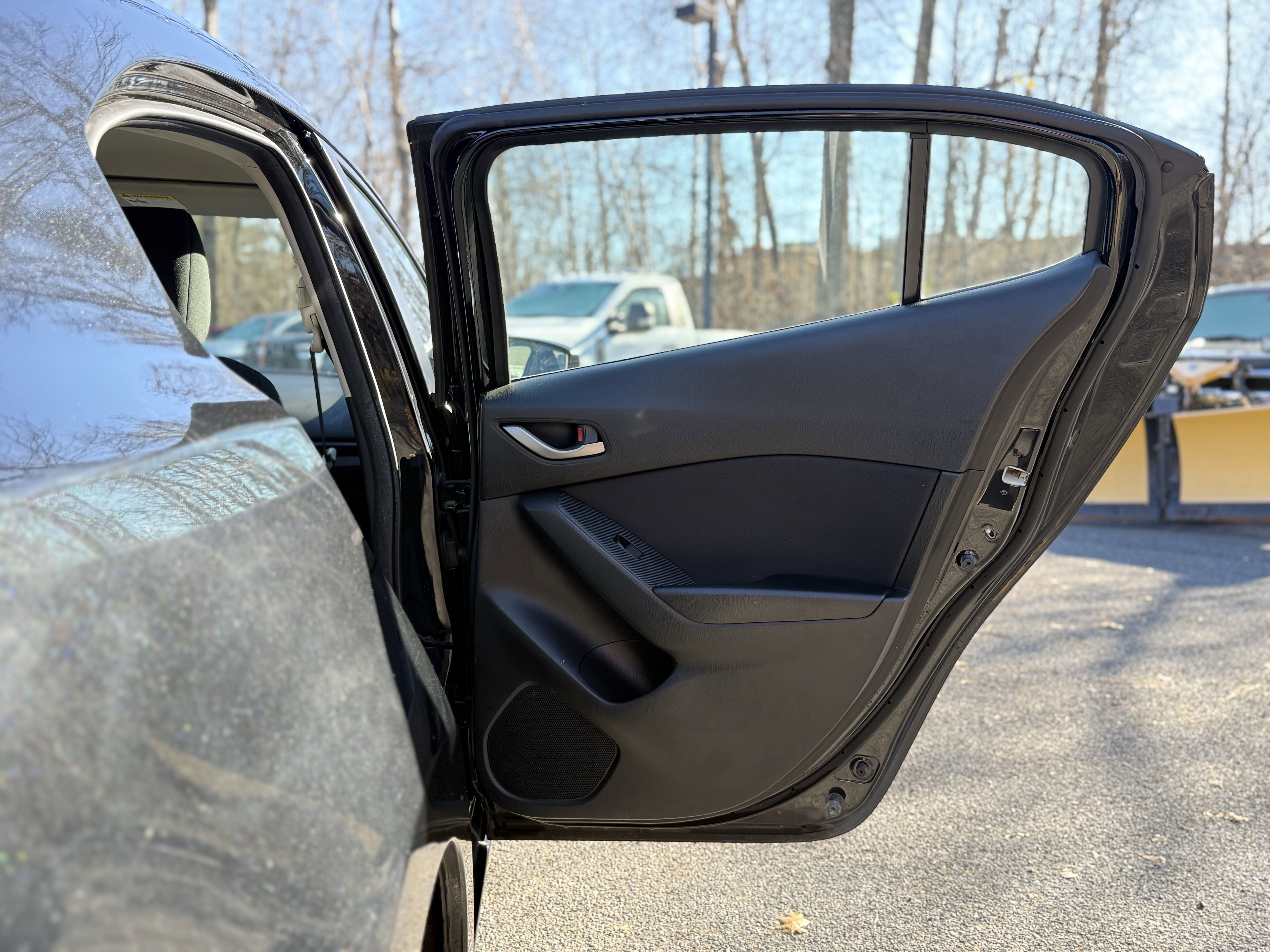 Used 2014 MAZDA MAZDA3 i Sport image 29