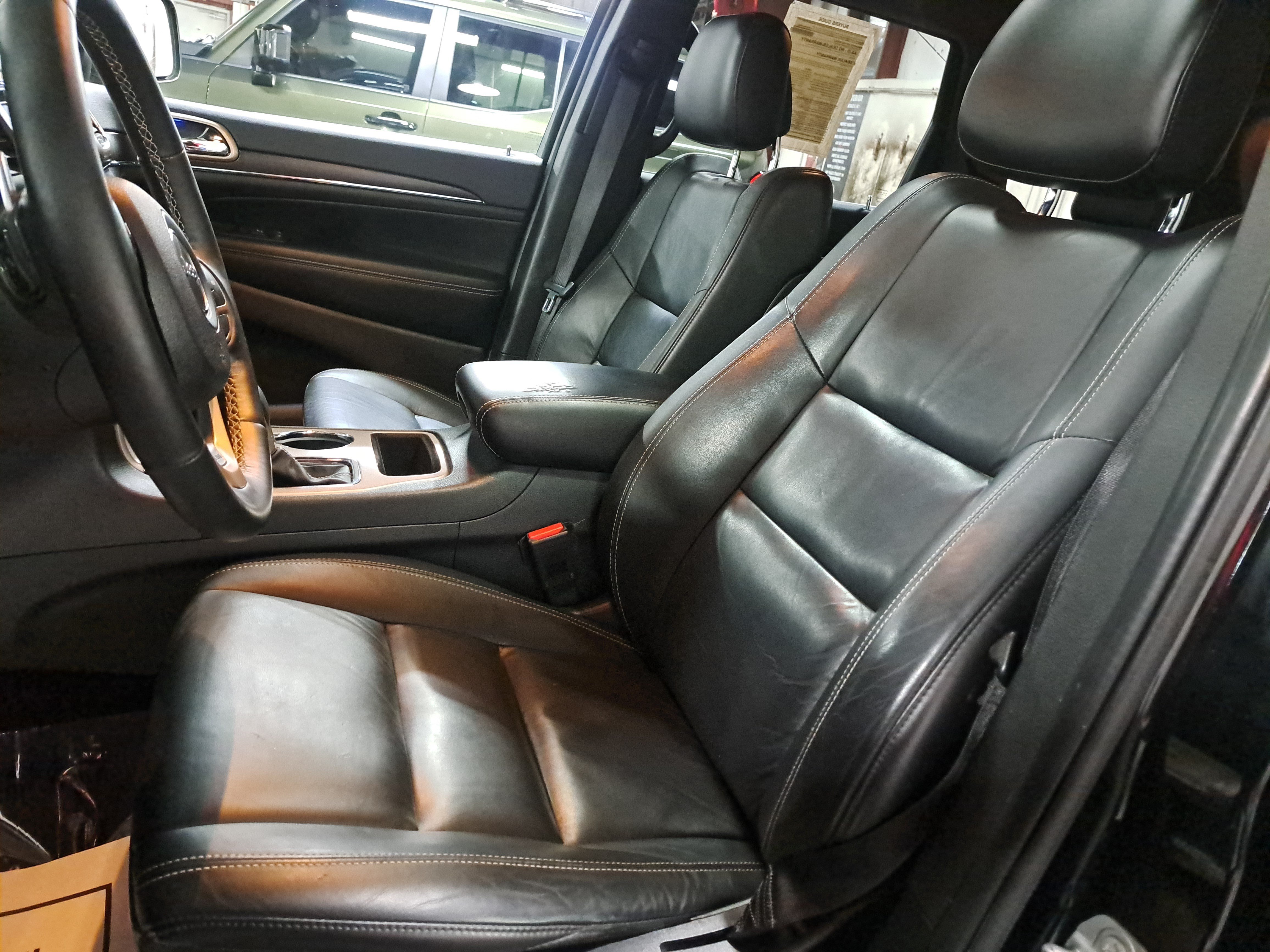 Used 2017 Jeep Grand Cherokee Limited RWD image 15