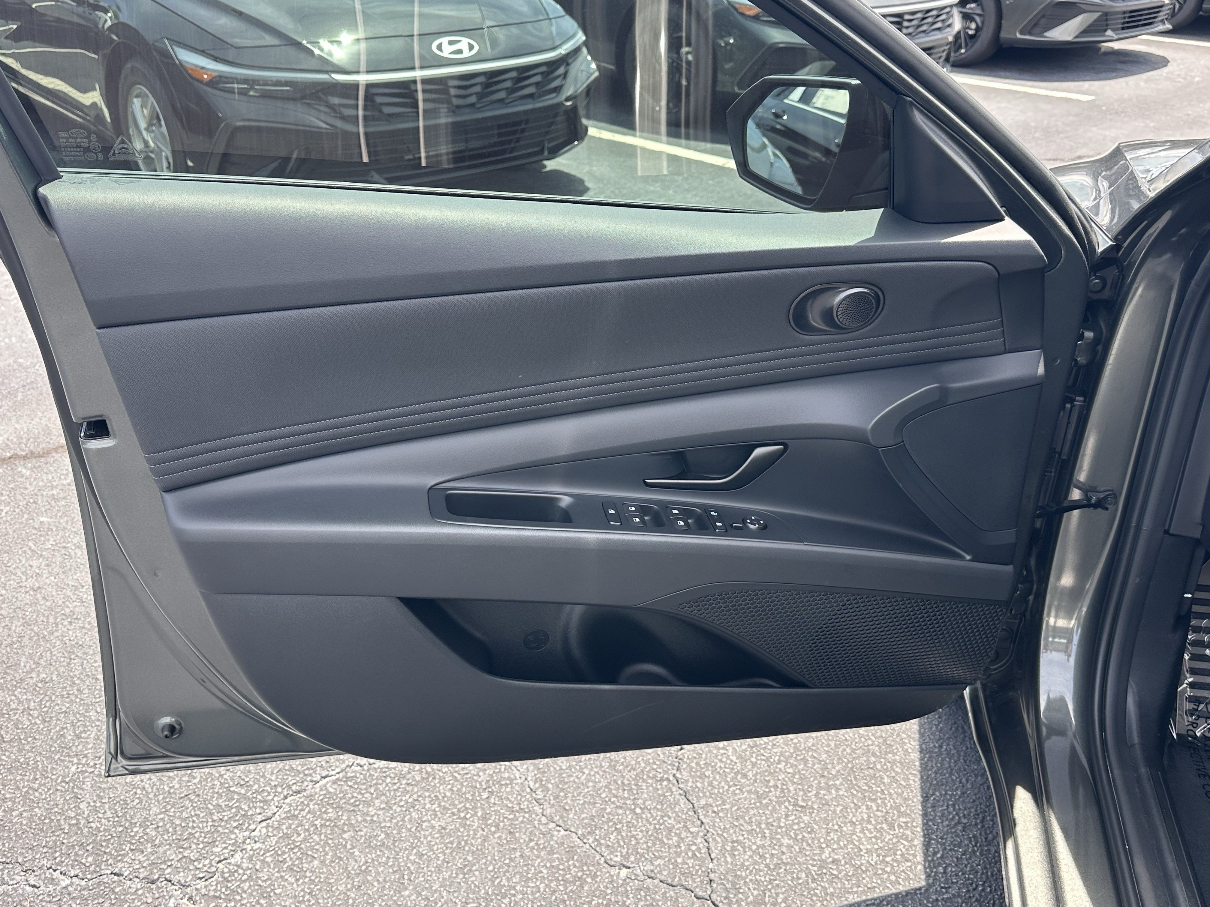 Used 2025 Hyundai Elantra Sport FWD image 10