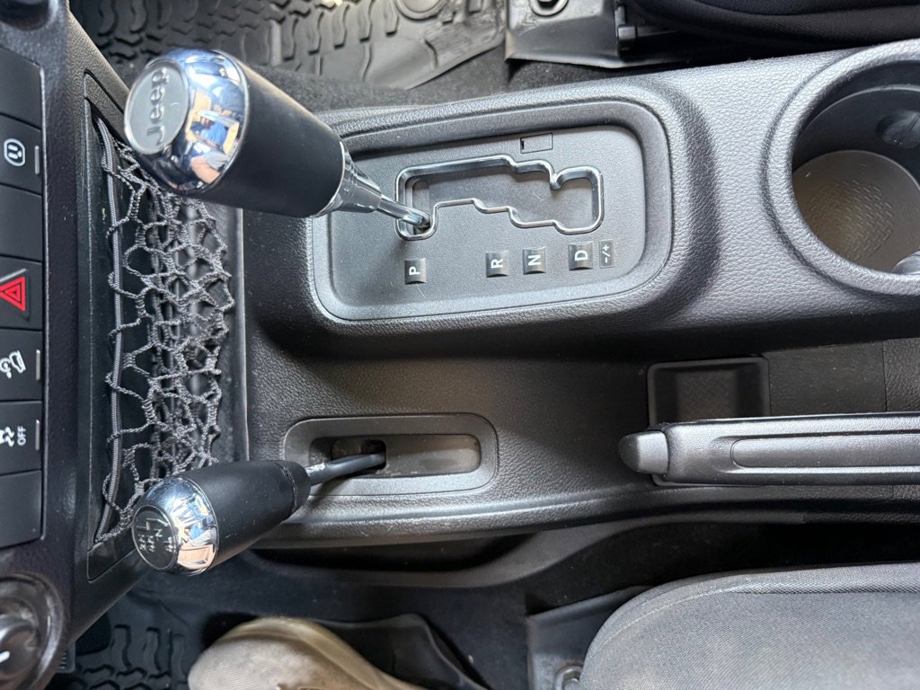 Used 2015 Jeep Wrangler Unlimited Sahara AWD/4WD image 22