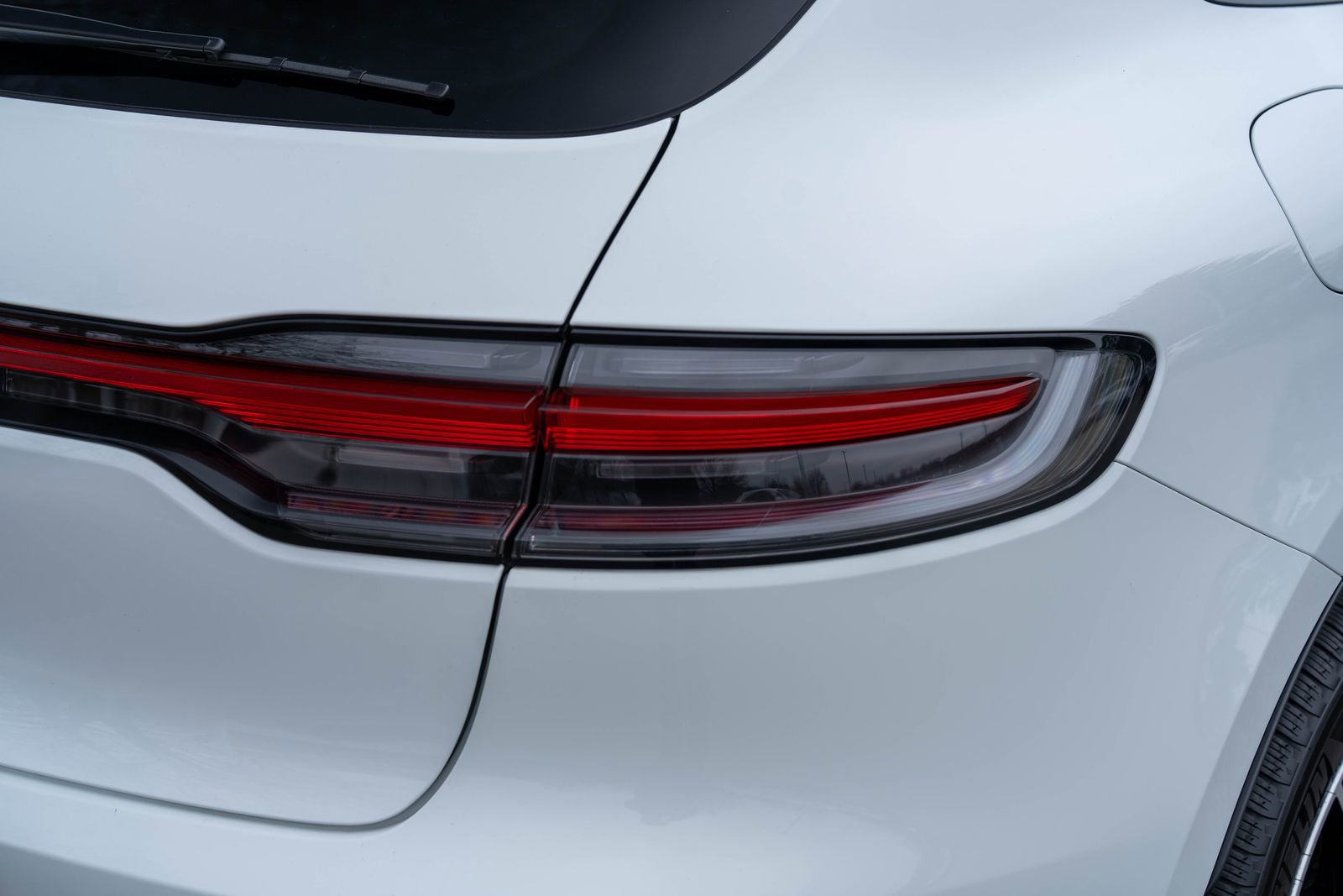 Certified 2025 Porsche Macan image 14
