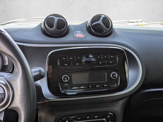 Used 2016 smart fortwo passion image 10