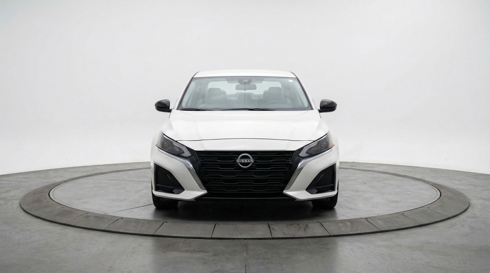 Used 2025 Nissan Altima 2.5 SV image 2