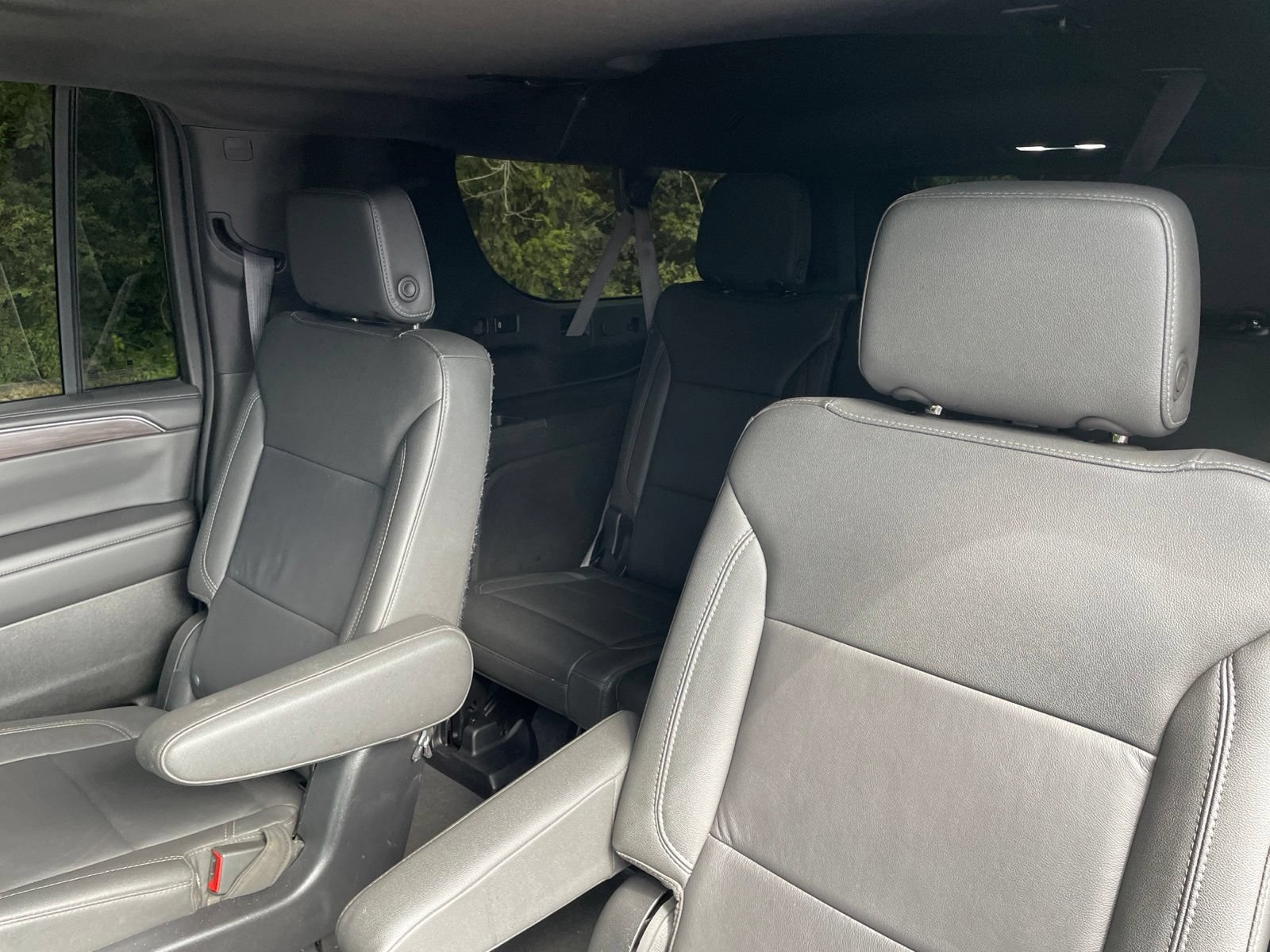 Used 2024 Chevrolet Suburban Z71 w/ Luxury Package AWD/4WD image 40
