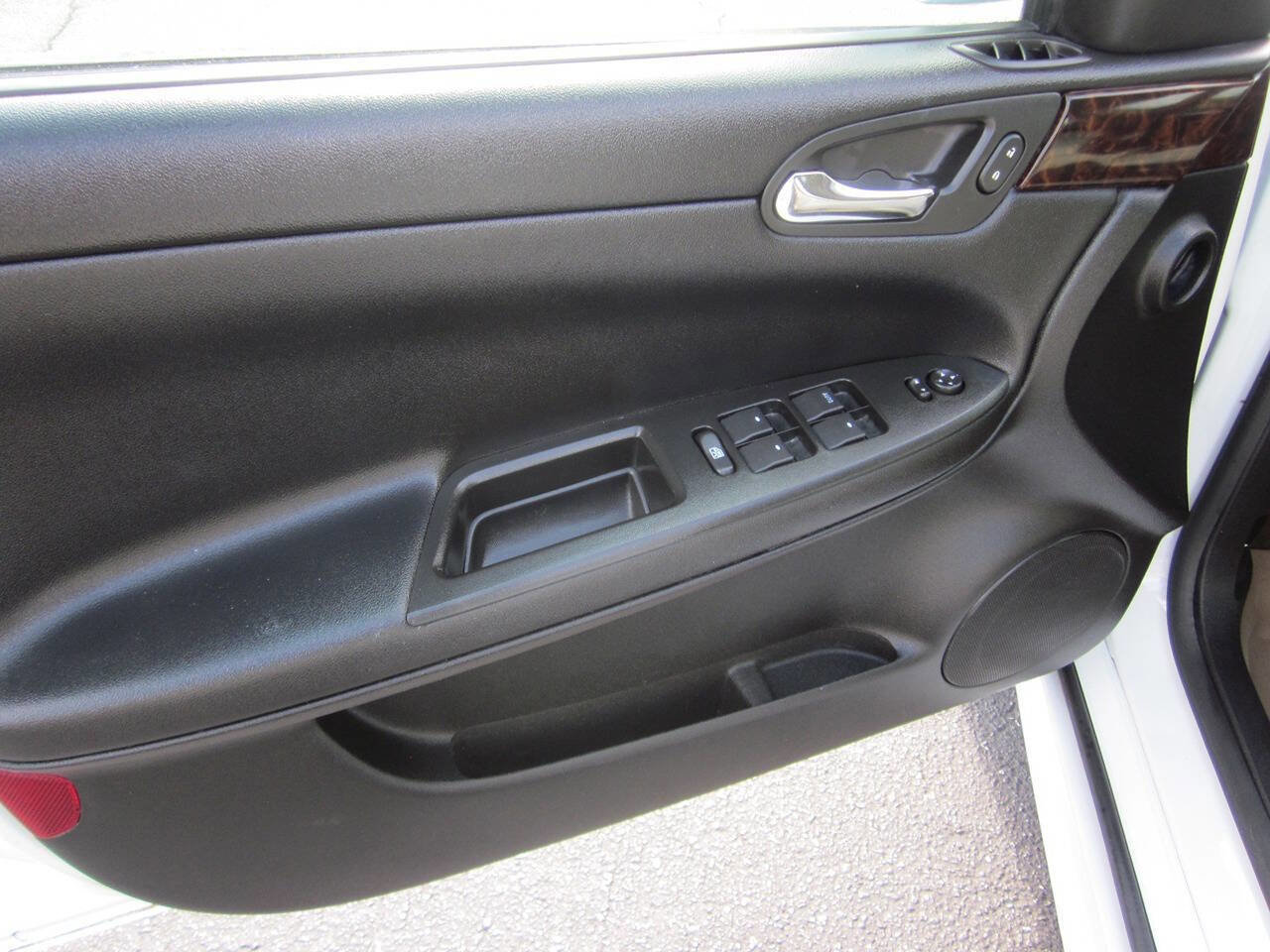 Used 2012 Chevrolet Impala LT FWD image 11