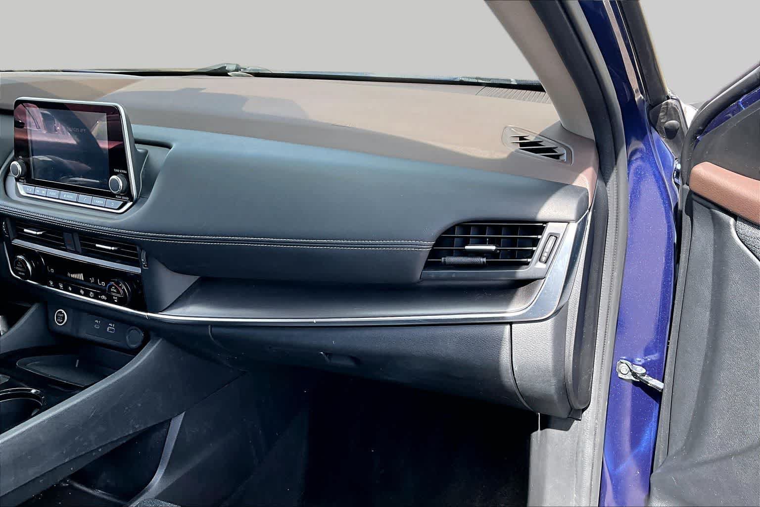 Certified 2023 Nissan Rogue SV FWD image 17