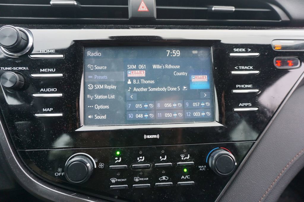 Used 2020 Toyota Camry LE image 10