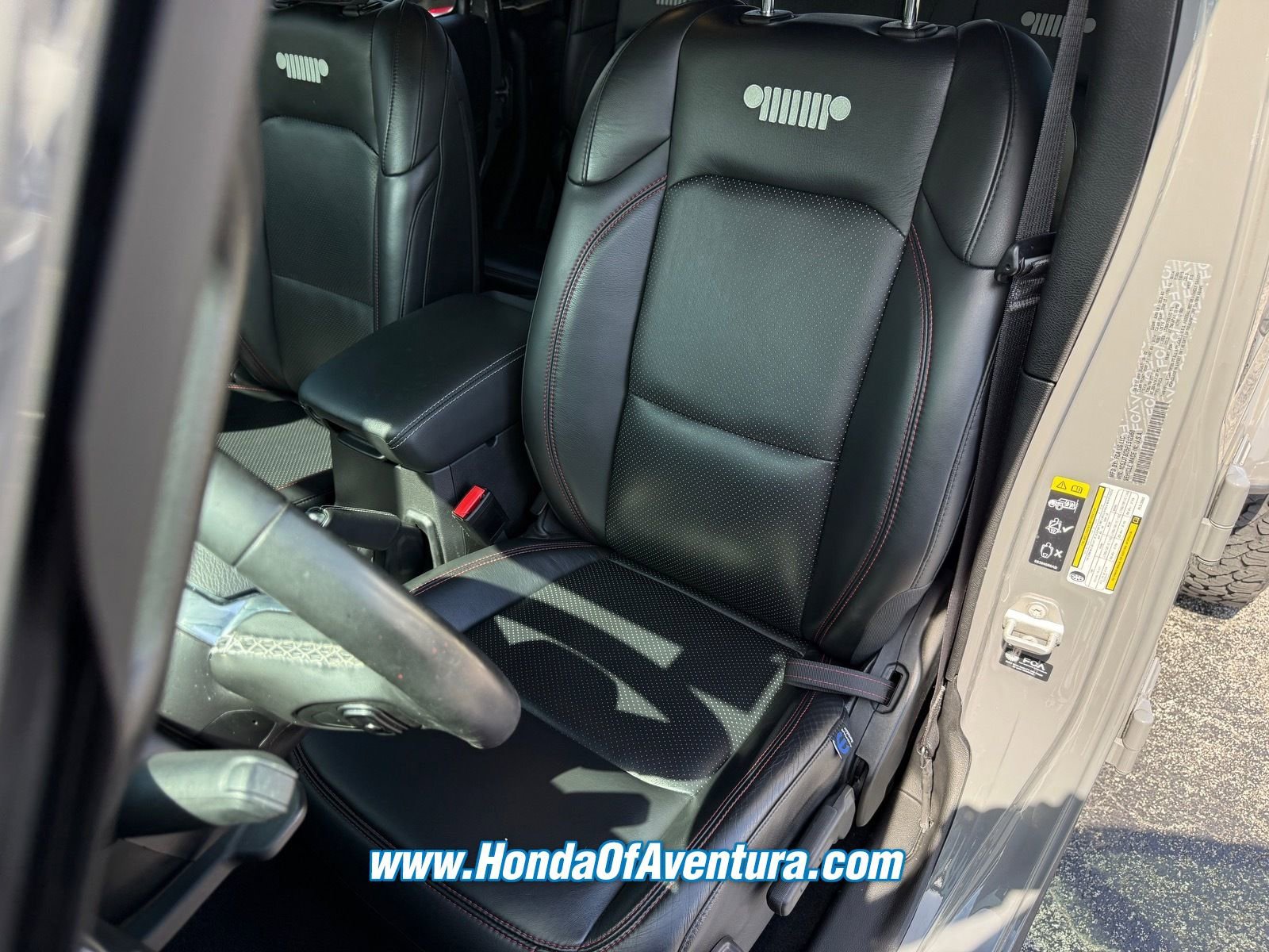 Used 2023 Jeep Gladiator Rubicon w/ LED Lighting Group AWD/4WD image 18