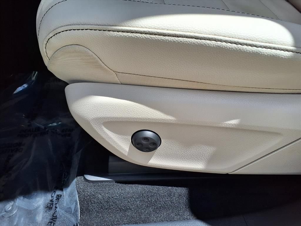 Used 2024 Mercedes-Benz GLE 450e 4MATIC image 21