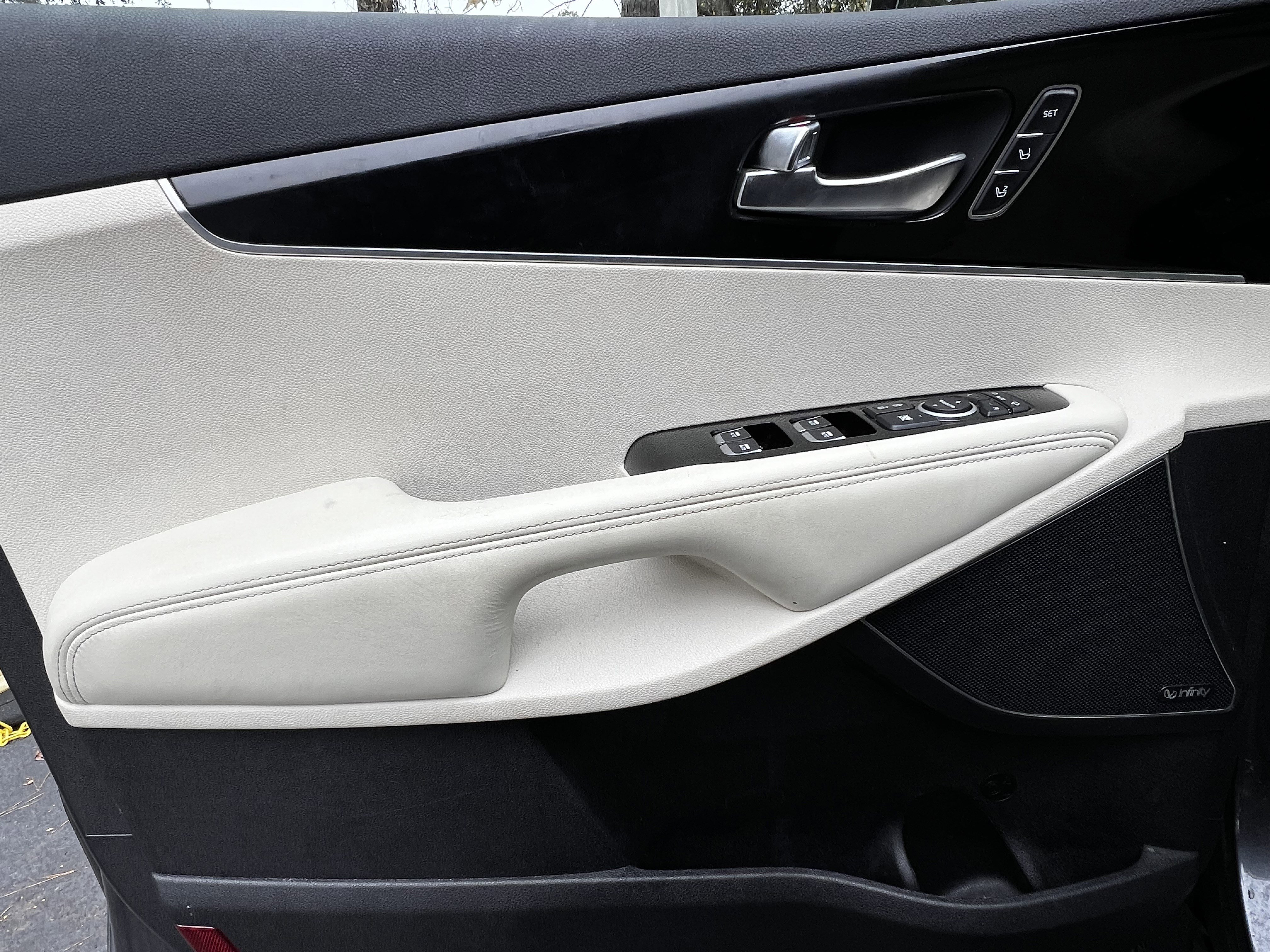 Used 2018 Kia Sorento SX image 13