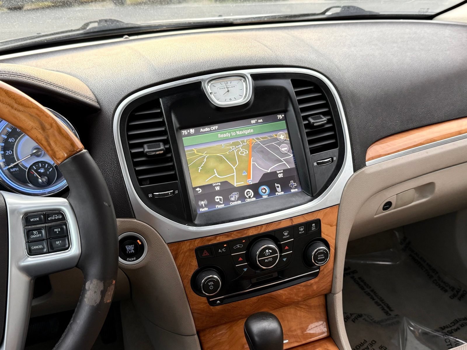 Used 2014 Chrysler 300 C RWD image 40