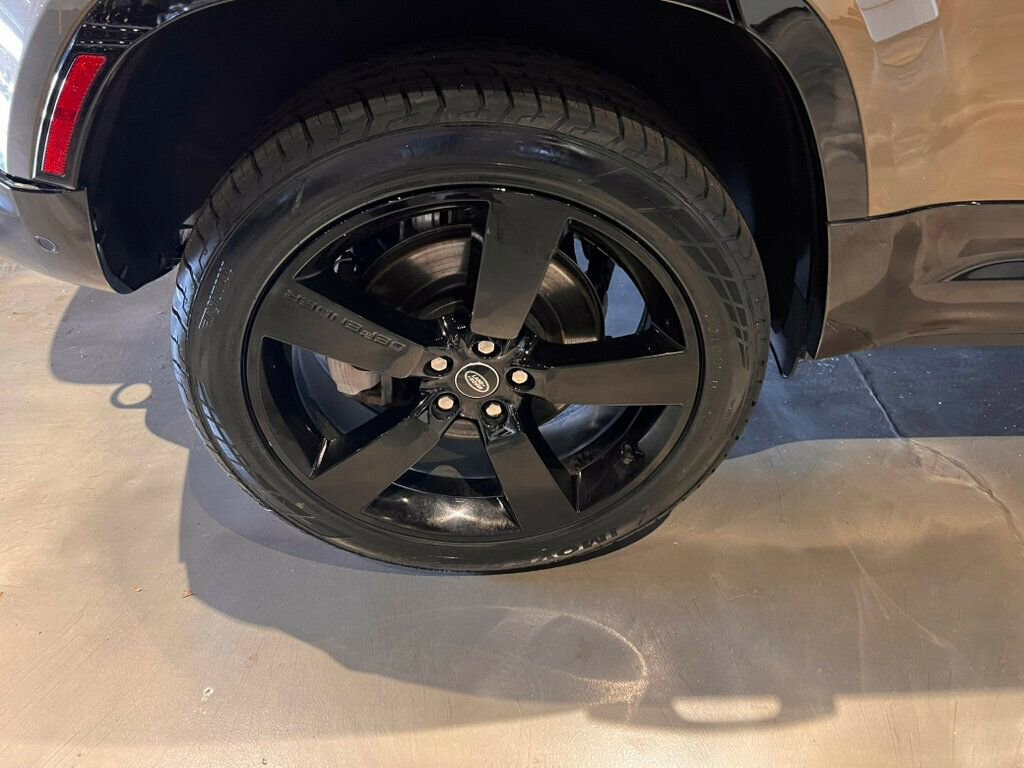 Used 2023 Land Rover Defender 110 X-Dynamic SE image 12