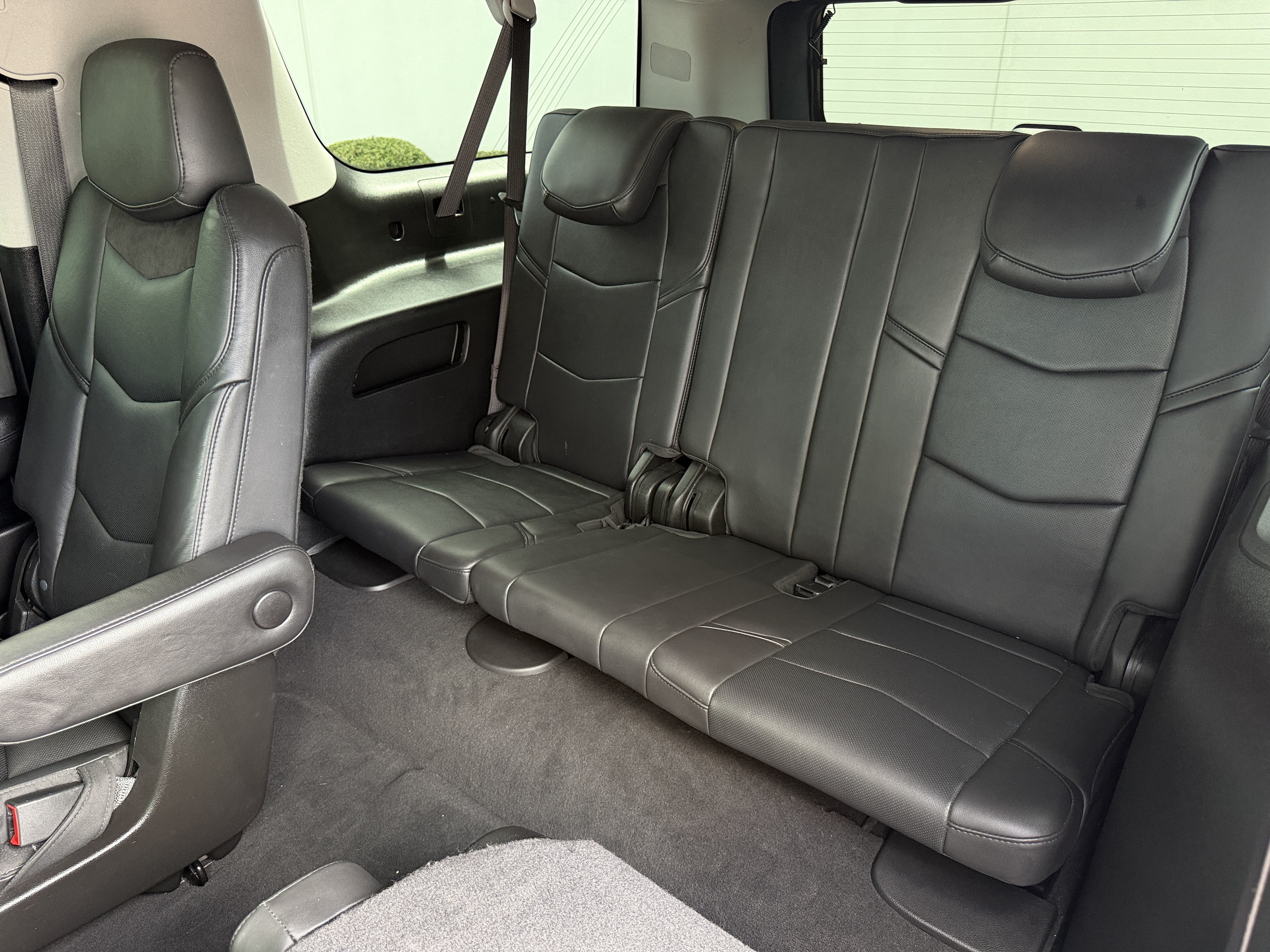 Used 2020 Cadillac Escalade ESV Premium Luxury AWD/4WD image 21