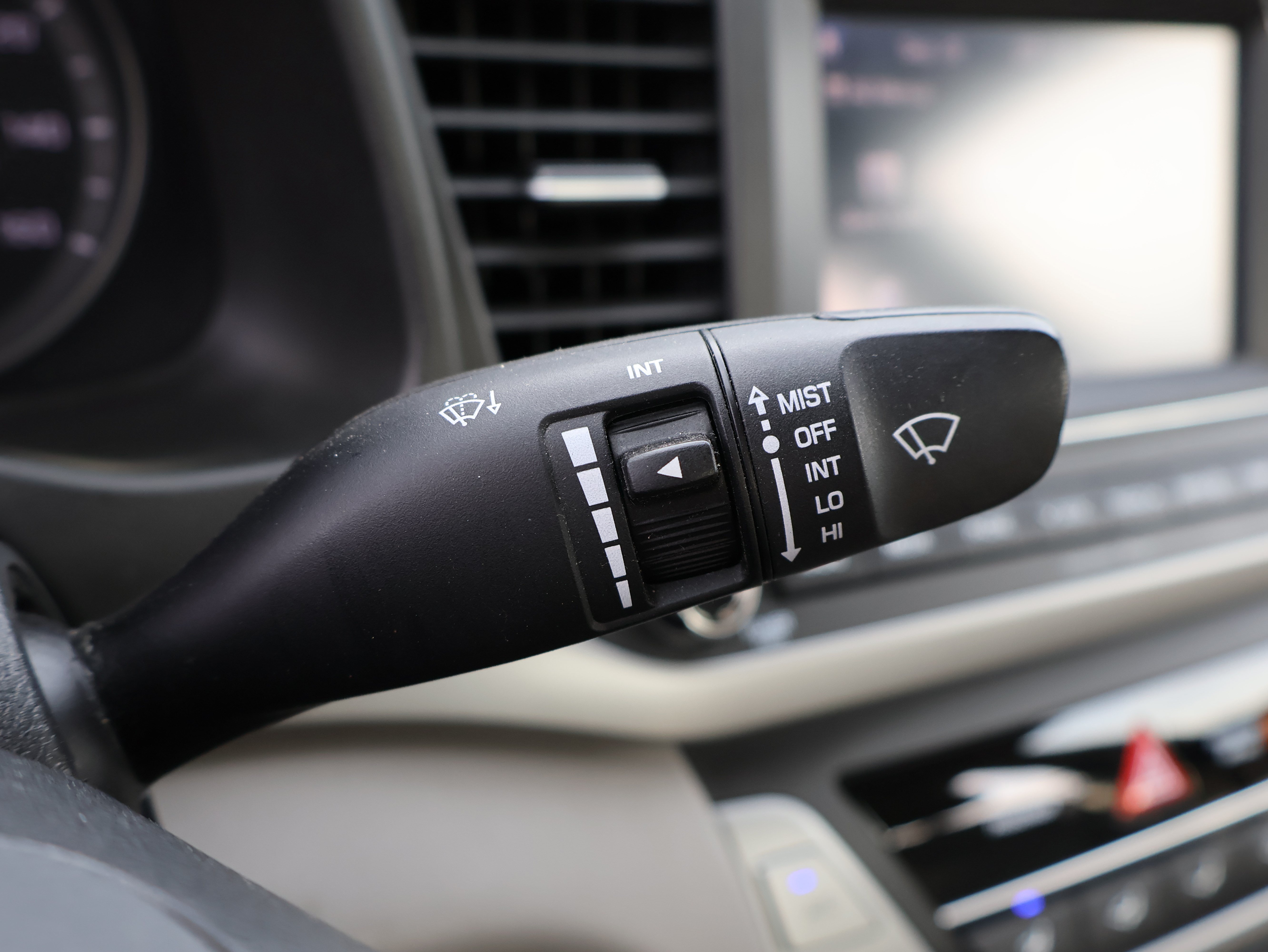 Used 2018 Hyundai Elantra SEL FWD image 35