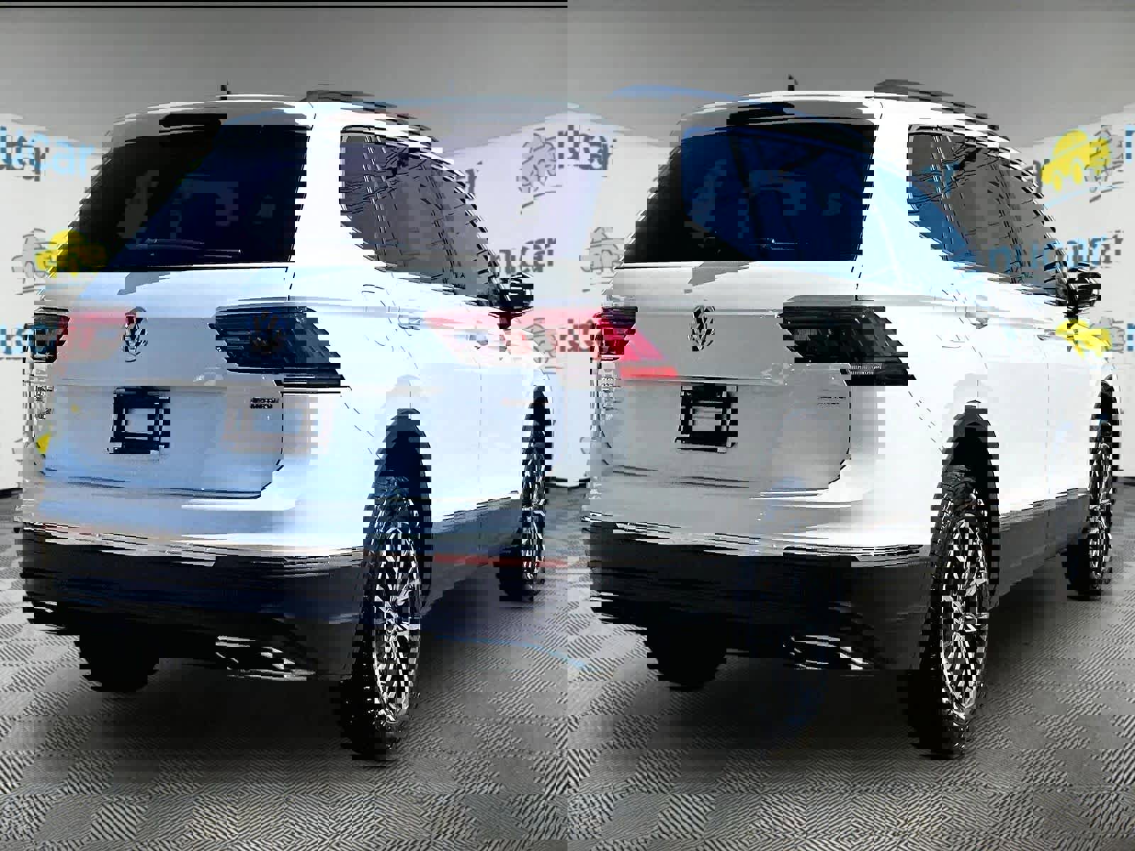 Used 2020 Volkswagen Tiguan SE AWD/4WD image 6