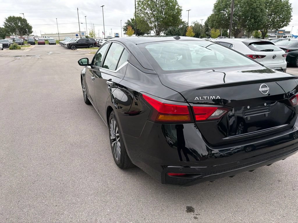 Used 2025 Nissan Altima 2.5 SV FWD image 10