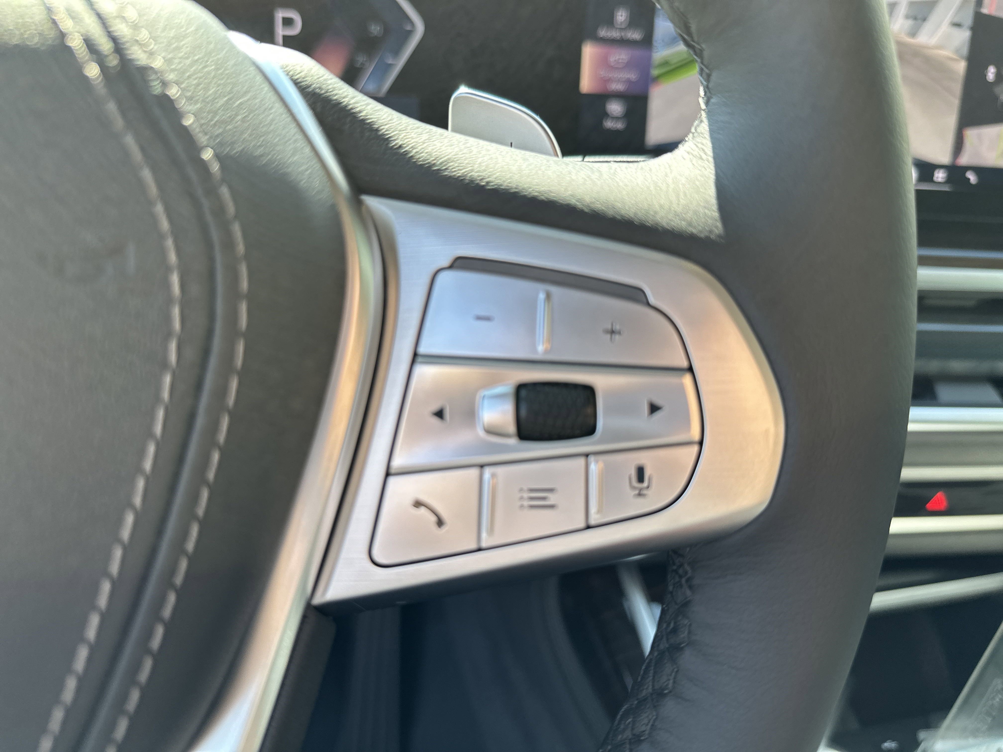 Used 2026 BMW X7 xDrive40i AWD/4WD image 16