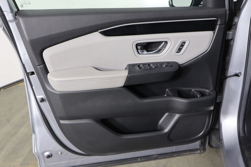 Used 2025 Honda Pilot Touring image 19