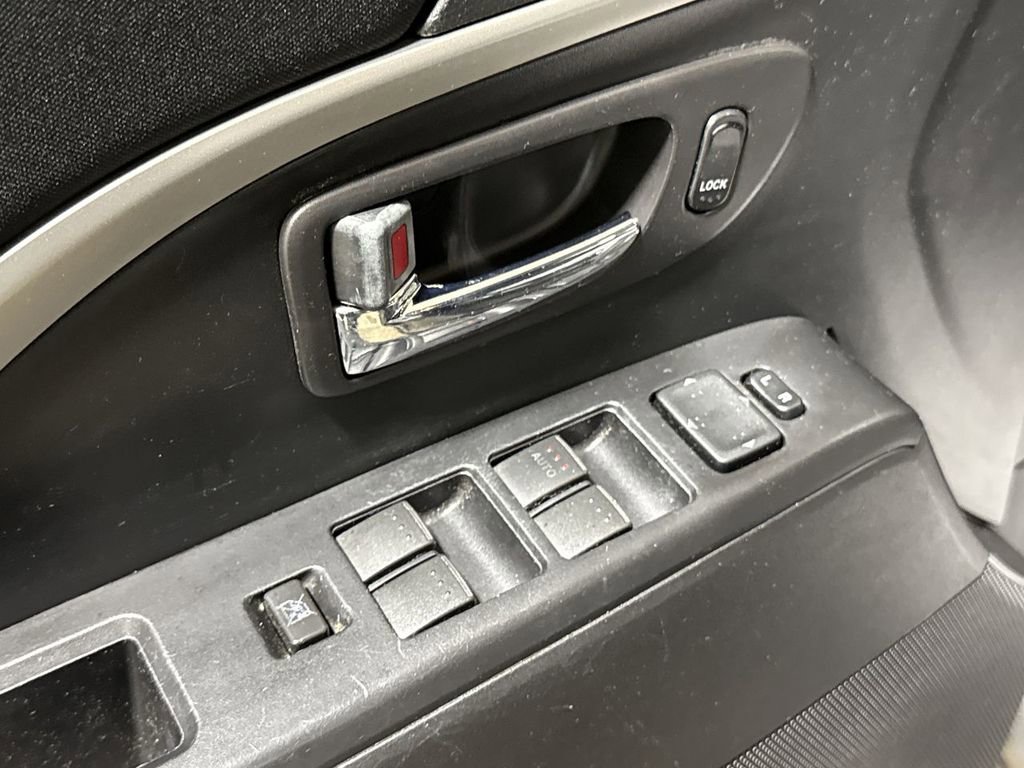 Used 2012 MAZDA MAZDA5 Sport image 19